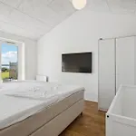 Casa vacanze 4 Bedroom Beautiful In Haarby