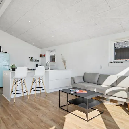 Holiday home 4 Bedroom Beautiful In Haarby