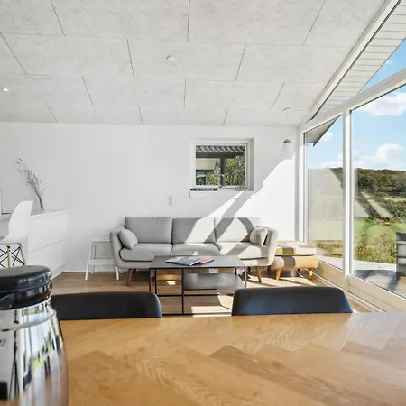 4 Bedroom Beautiful In Haarby Feriehus Hårby